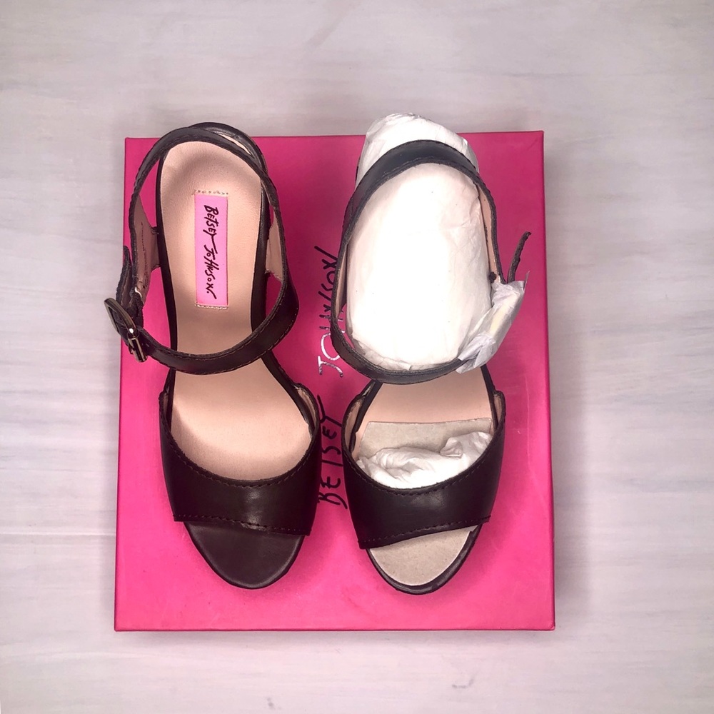 Betsey Johnson Cheetah Print Wedge Sandal. - Picture 3 of 7